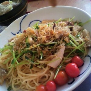 あっさり♪チリメンジャコと豆苗のラー油パスタ